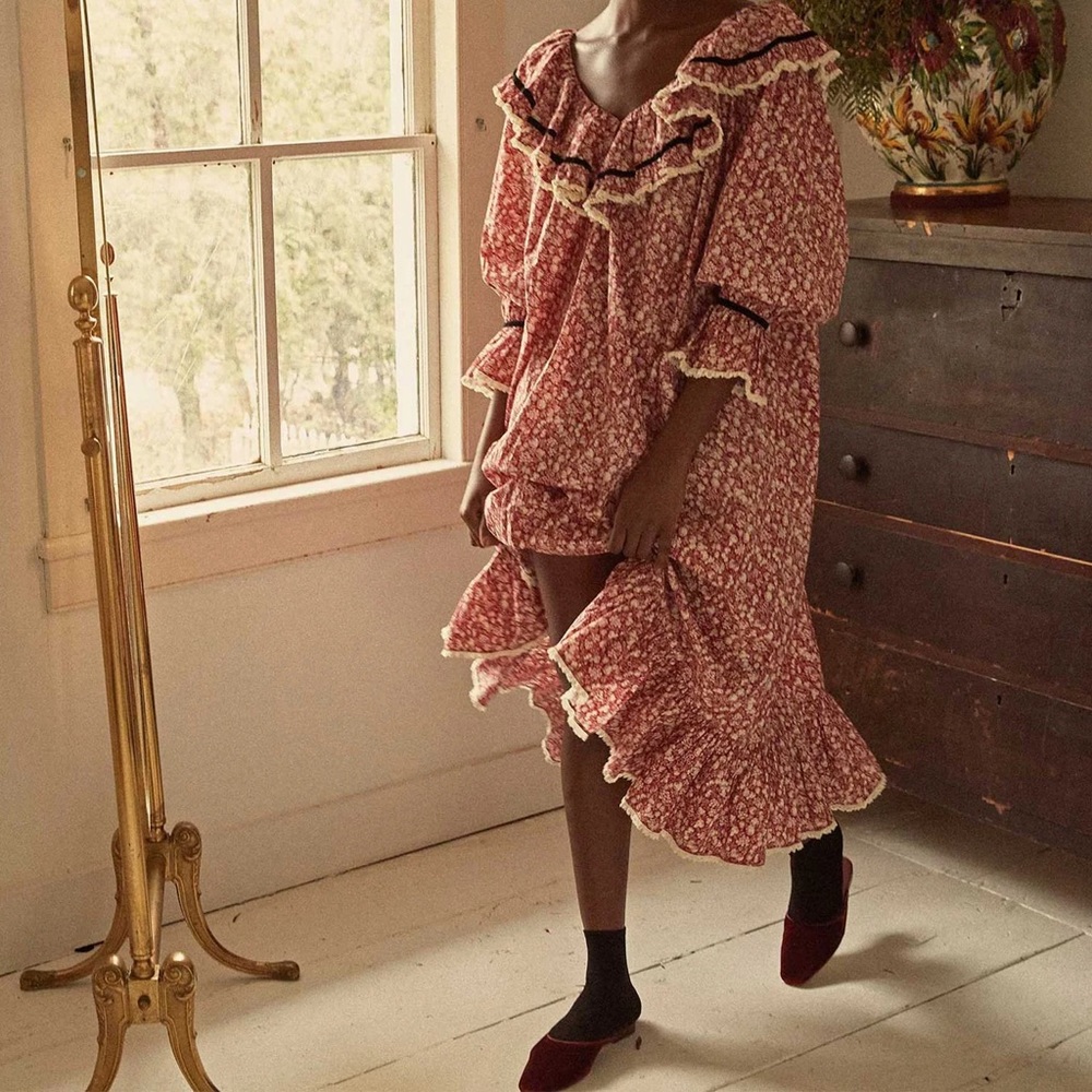 Doen chaleur night gown size xs color red never worn with tags